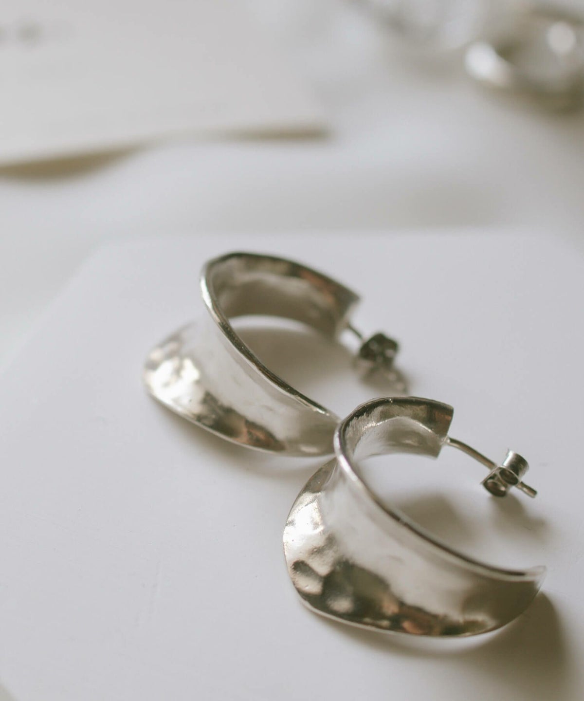 【雑誌掲載アイテム】シルバー925 大ぶり フープピアス 【CORNETTO コルネ】 変色防止仕上げ 両耳用 silver925 内反り 金属アレルギー 安心 ピアス レディース ジュエリー アクセサリー キャッチピアス おしゃれ