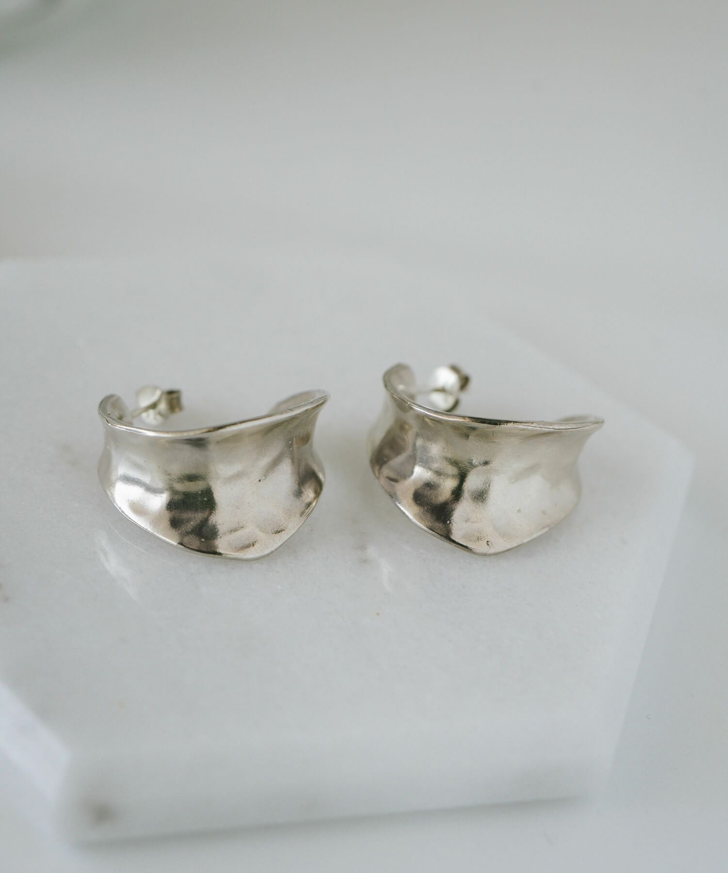 SILVER925 HOOP OPEN EARRINGS/シルバー/ピアス Silver925 Hammerd Hoop Pierce CORNETTO -コルネ- | Ops.(オプス)公式
