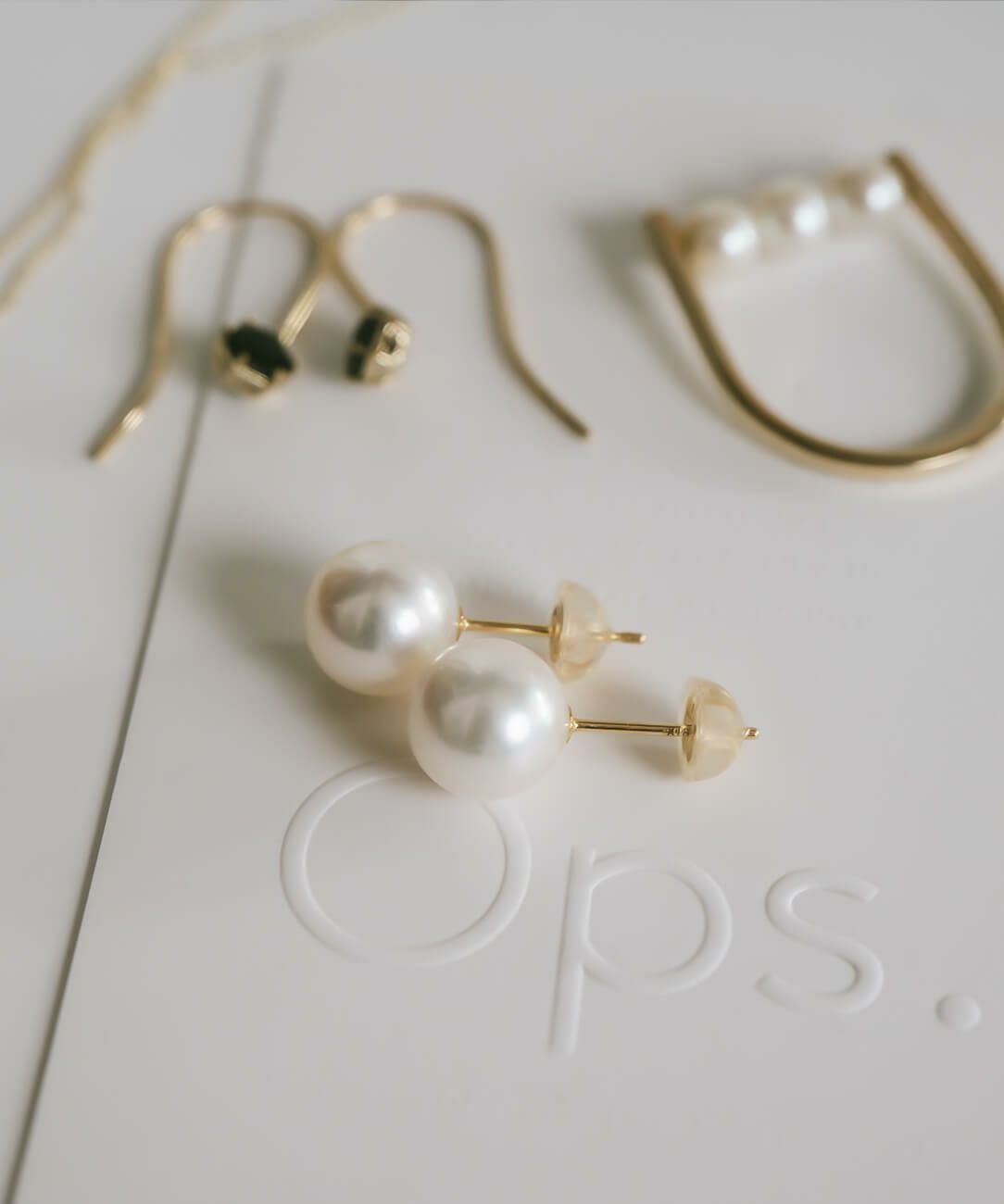 K18 8.5mm-9mm High Quality Akoya Pearl Stud Earrings -デオラ