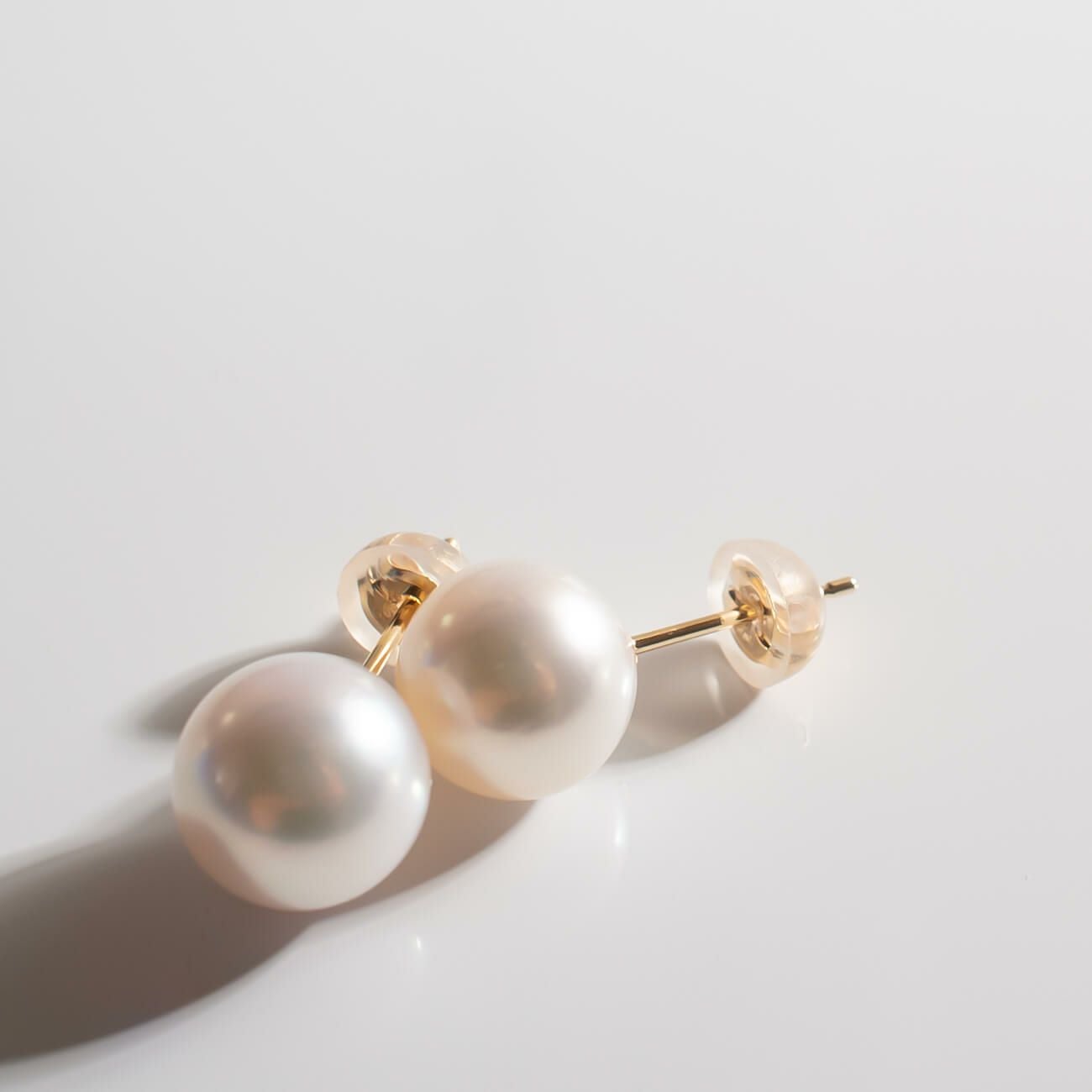 K18 8.5mm-9mm High Quality Akoya Pearl Stud Earrings -デオラ
