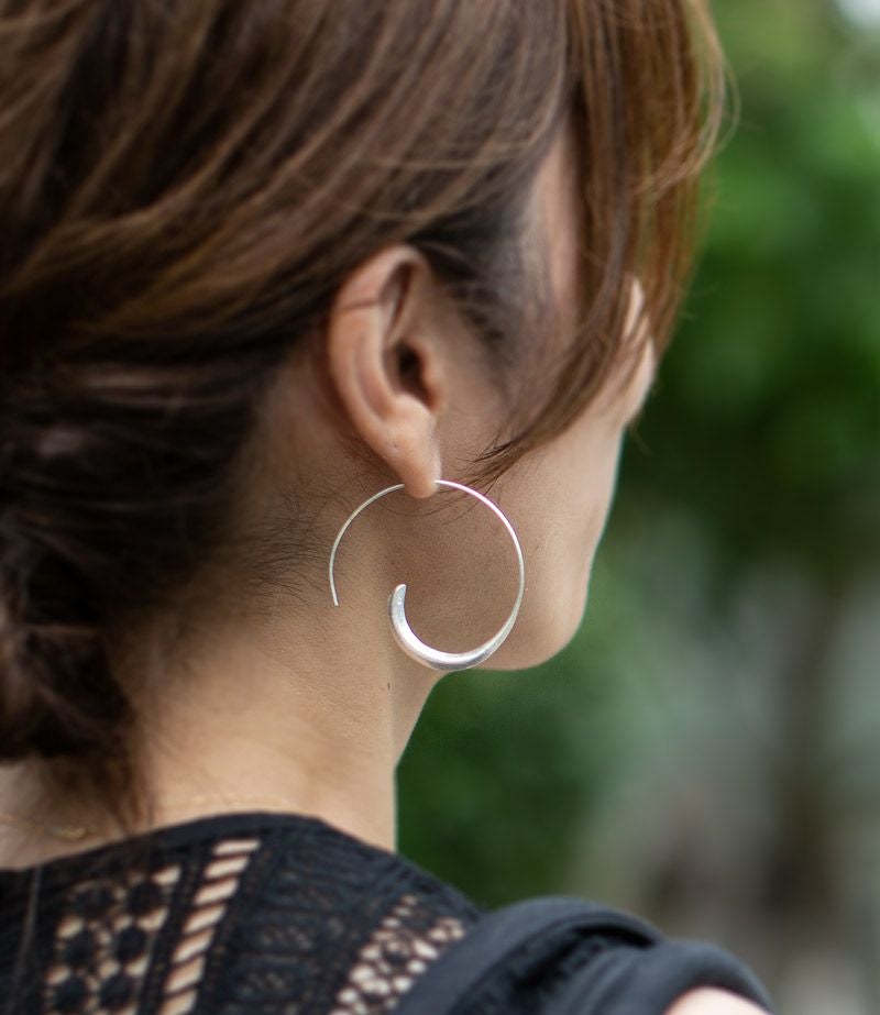 大ぶり 金属アレルギー 安心 シルバー925 ピアス ゴールド ピアス フープ 大ぶり ピアス シンプル レディース 18k仕上げ ピアス 揺れる 派手 個性 レトロ 大人 可愛い ピアス カジュアル フォーマル フックピアス 大人 可愛い おしゃれ