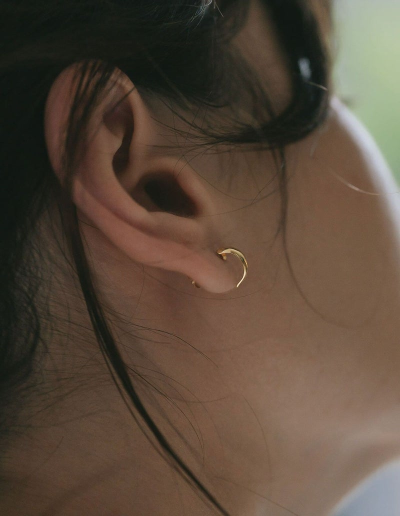 18k ピアス  三日月 ピアス 18金 つけっぱなし 国内甲府ブランド k18 18金 つけっぱなしピアス レディース ジュエリー ブランド アクセサリー プレゼント 小さめ