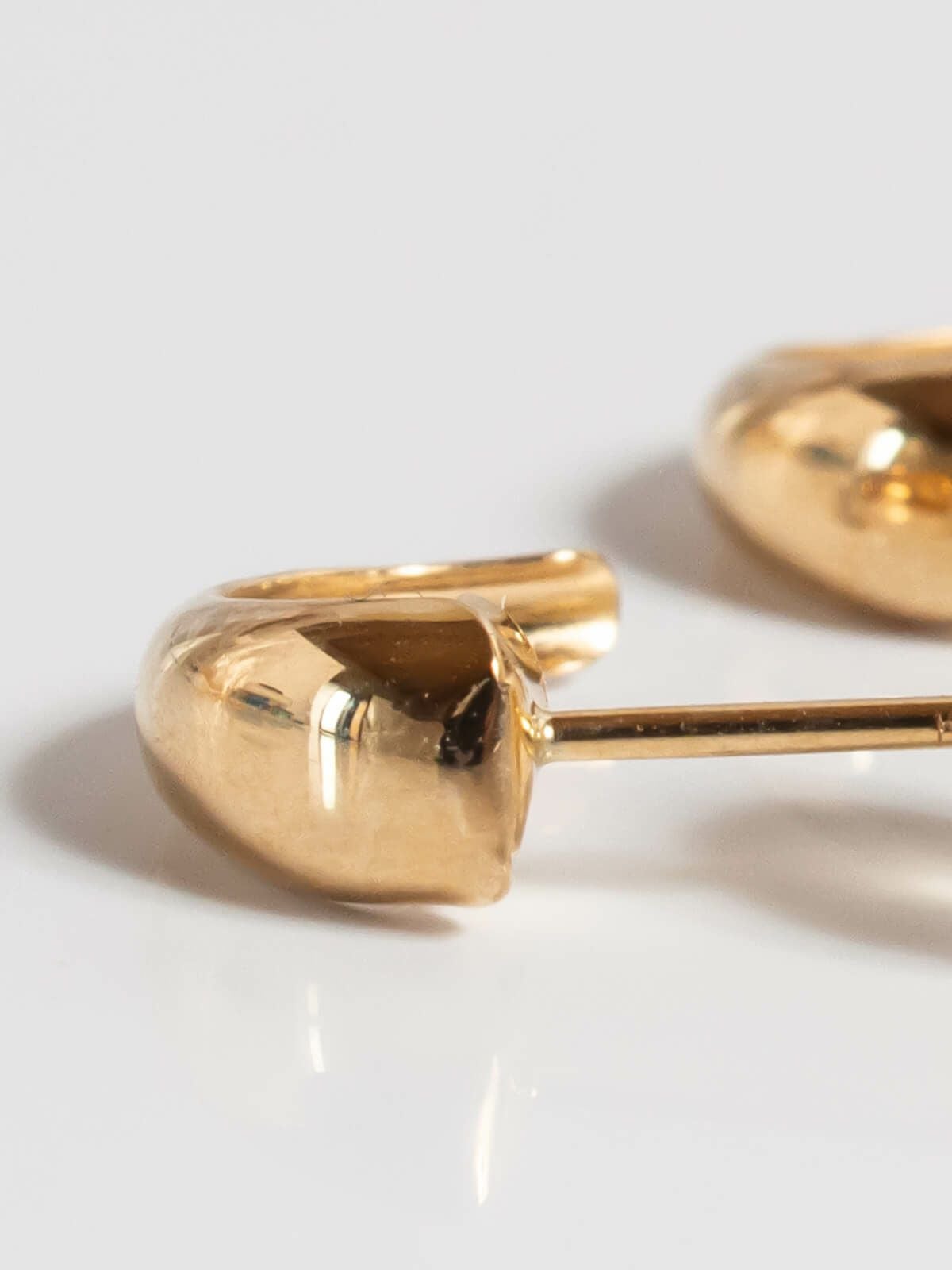 K18 Harf Moon Stud Earrings LUZON -ルゾン- | Ops.(オプス)公式ストア
