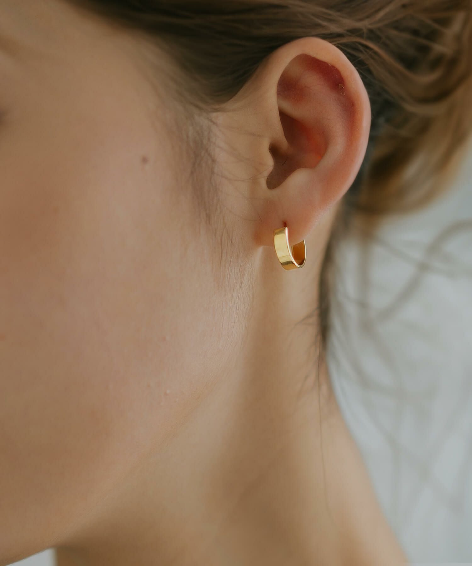 K18 Huggie Hoop Earrings SOLUA -ソルア- | Ops.(オプス)公式ストア