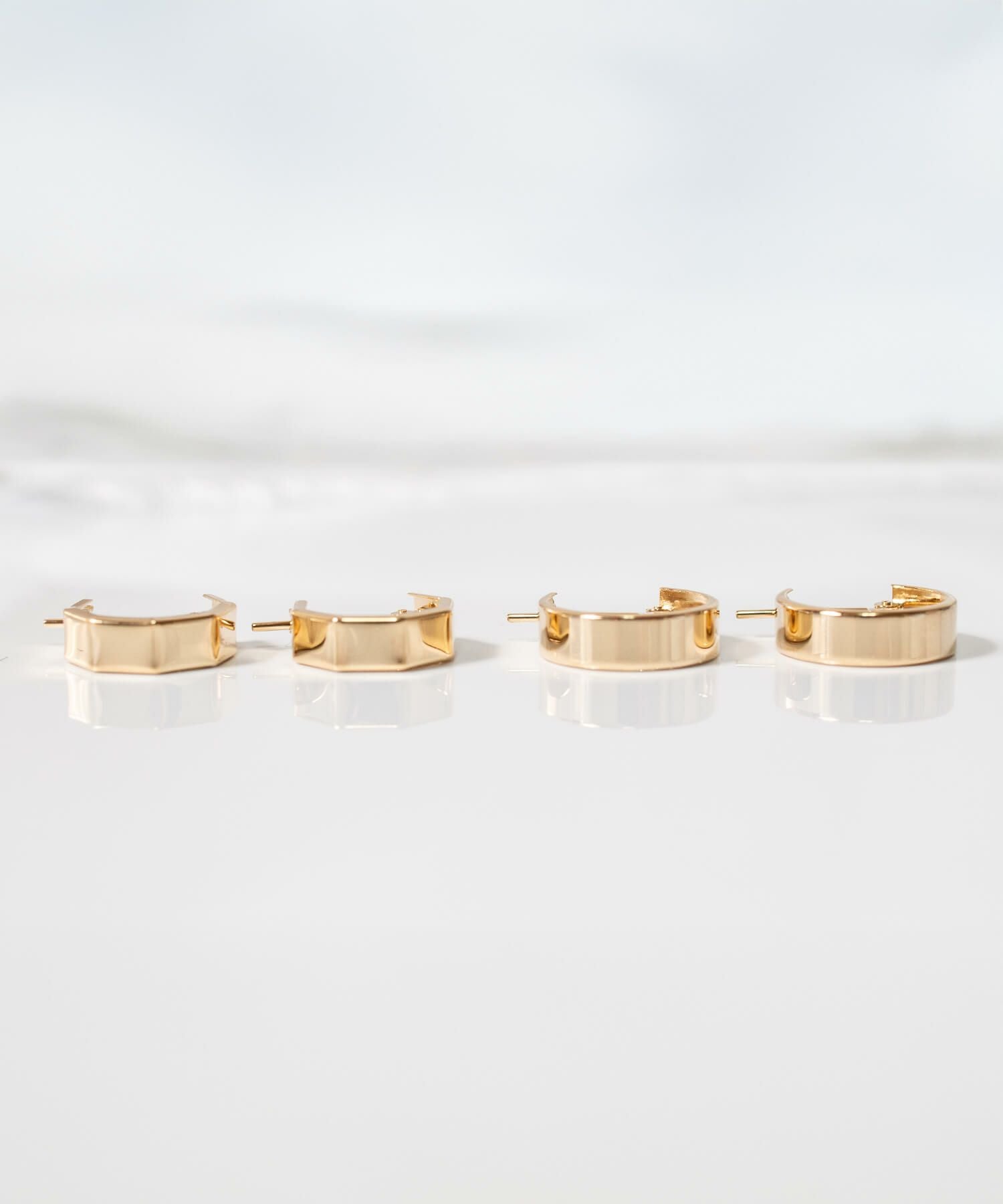 K18 Huggie Hoop Earrings SOLUA -ソルア- | Ops.(オプス)公式ストア