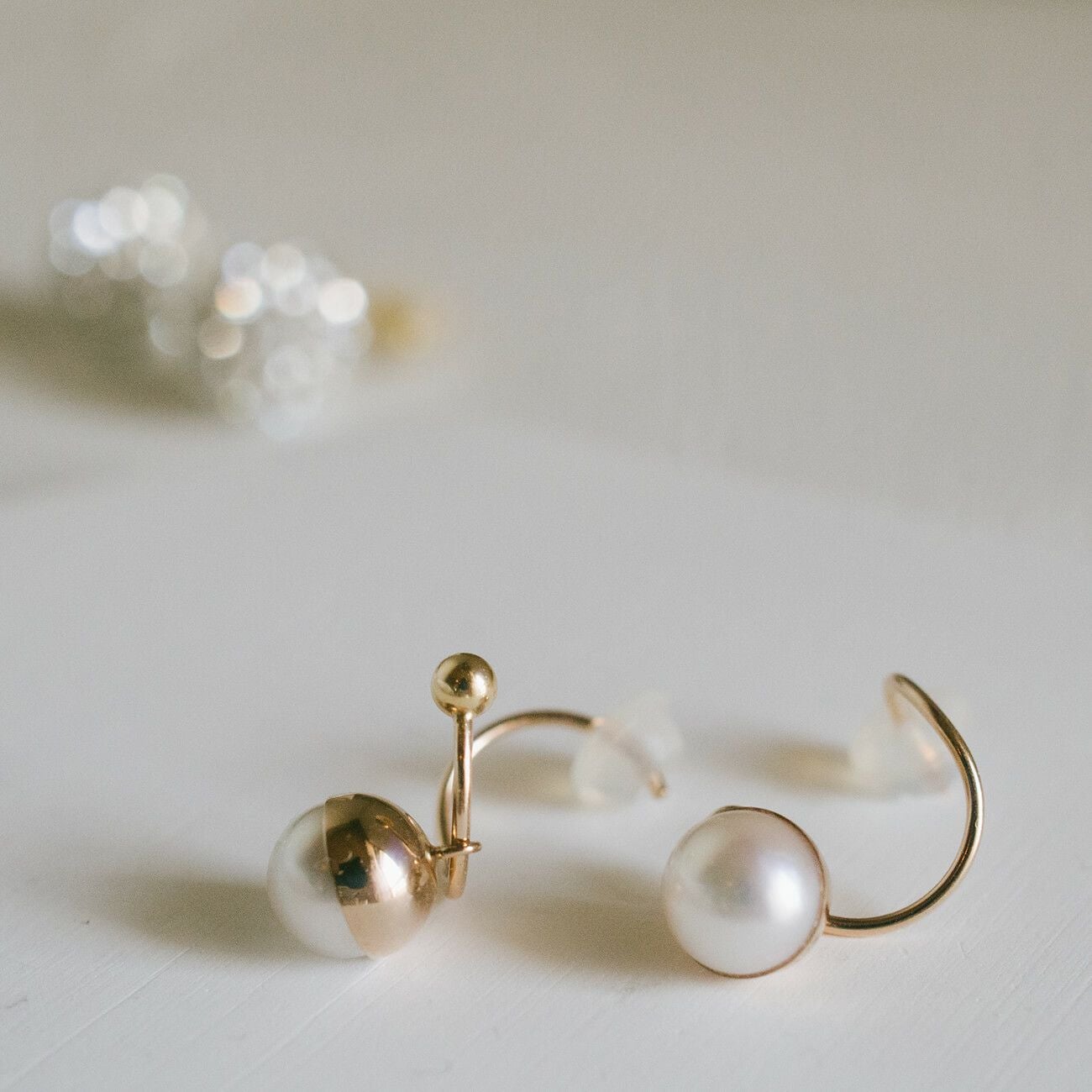 K18 Ping Gold Swirl Pearl Earrings SUZURAN -スズラン- | Ops