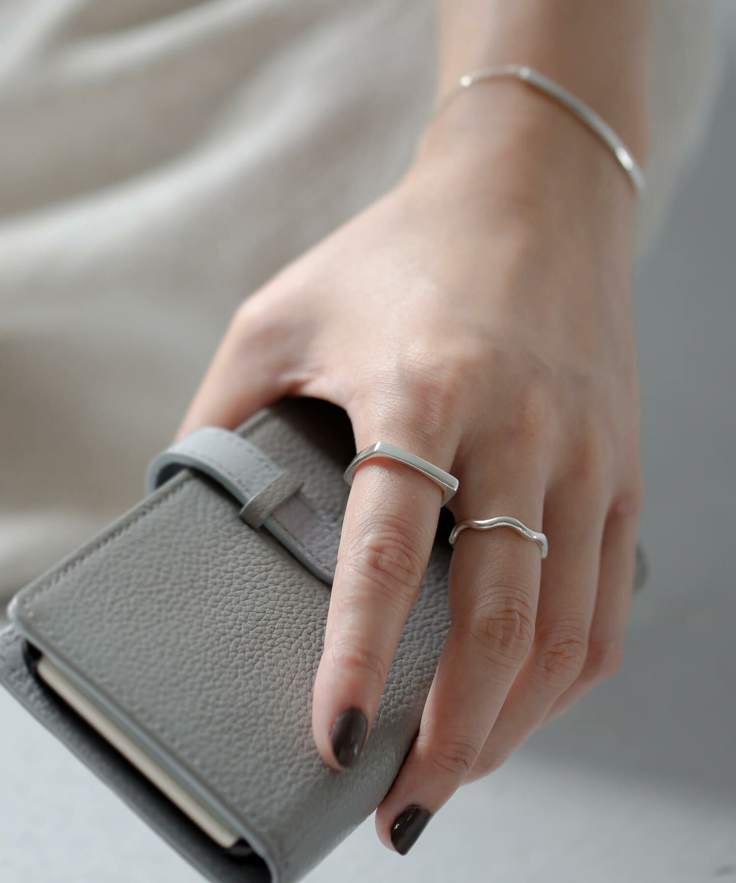 Silver925 Curvy Square Ring EOLOU -イオル- | Ops.(オプス)公式ストア