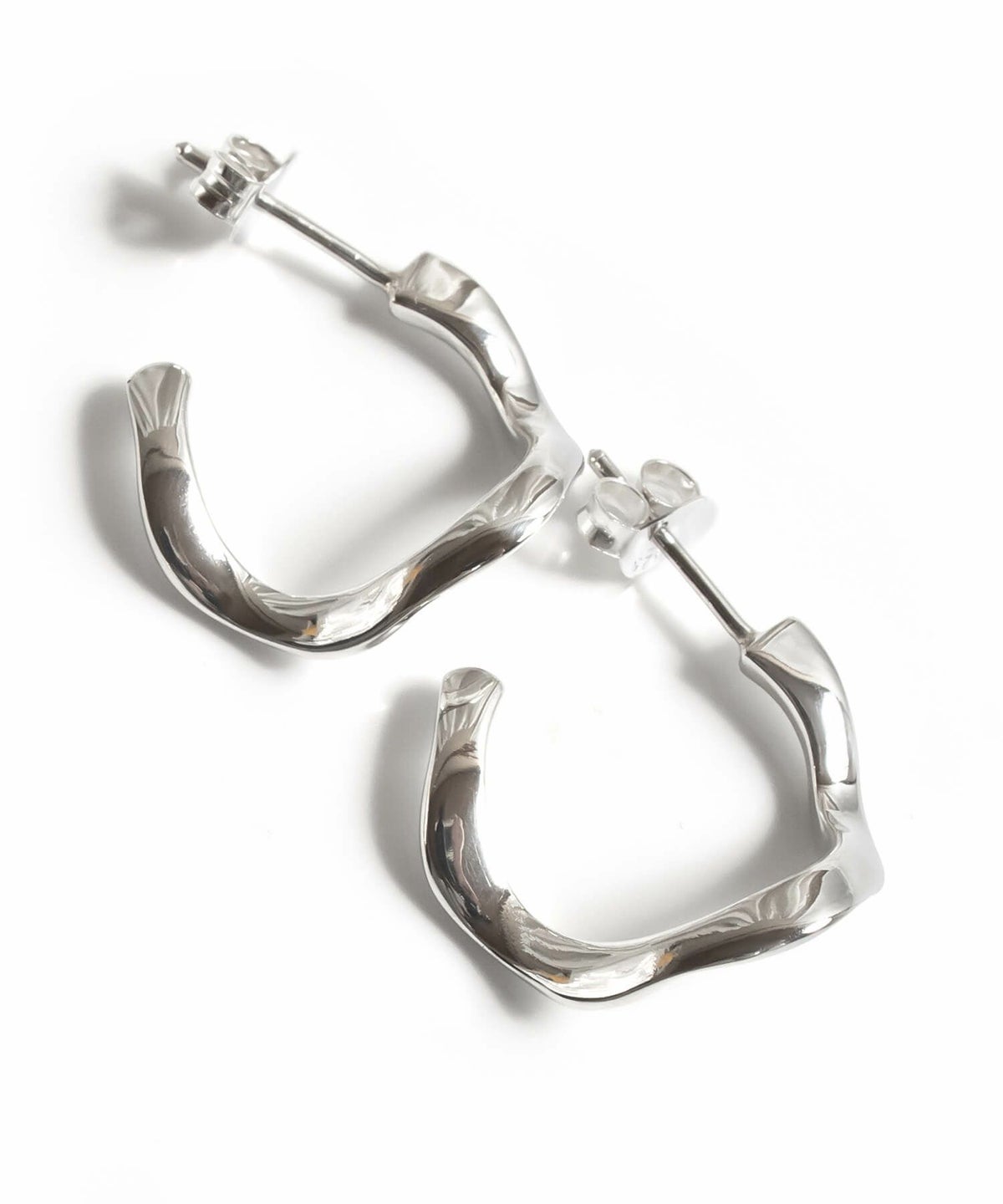 【ドラマ衣装協】 ピアス 大ぶり 力波 ウェーブ 金属アレルギー 対応 シルバー925 キャッチ 18k 18金 仕上げ 【 PIELE ピエル】 フープ ピアス 小さめ 小さい ゴールド ピアス スパイラル k18 両耳 メンズ レディース アクセサリー ブランド シンプル 大人可愛い おしゃれ