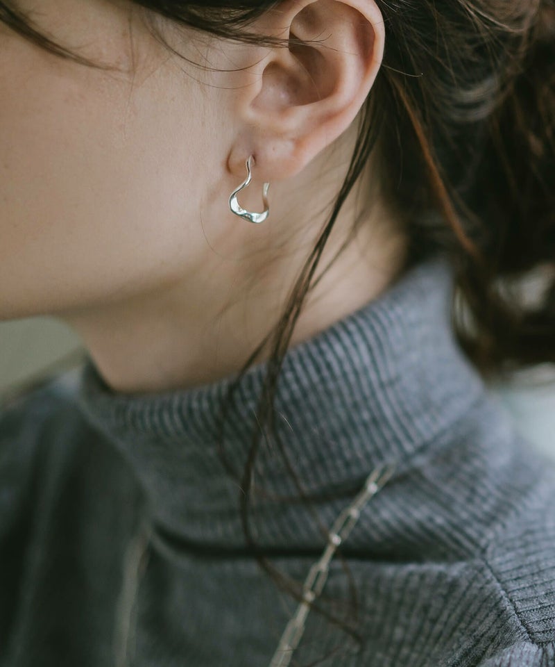 【ドラマ衣装協】 ピアス 大ぶり 力波 ウェーブ 金属アレルギー 対応 シルバー925 キャッチ 18k 18金 仕上げ 【 PIELE ピエル】 フープ ピアス 小さめ 小さい ゴールド ピアス スパイラル k18 両耳 メンズ レディース アクセサリー ブランド シンプル 大人可愛い おしゃれ