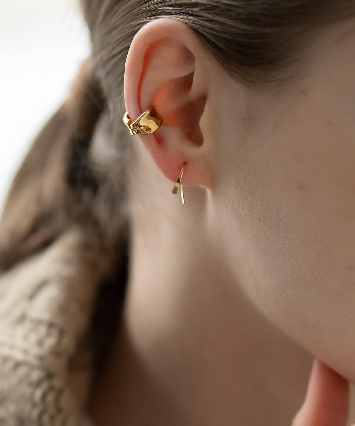 イヤーカフ ゴールド 着用 まとめ髪 横顔 【jobah ヨバン】