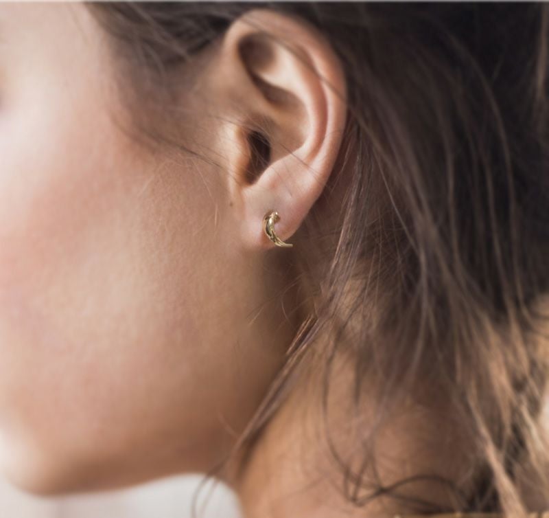K10 Harf Moon Stud Earrings LUZON K10 -ルゾン- | Ops.(オプス)公式