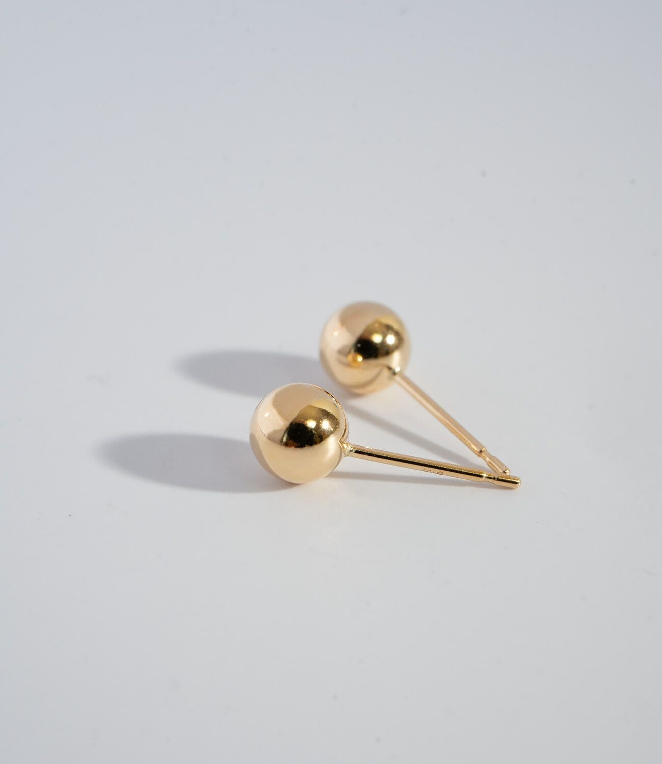 K18 Tiny Studs Earrings MOLLICA -モリカ- | Ops.(オプス)公式ストア