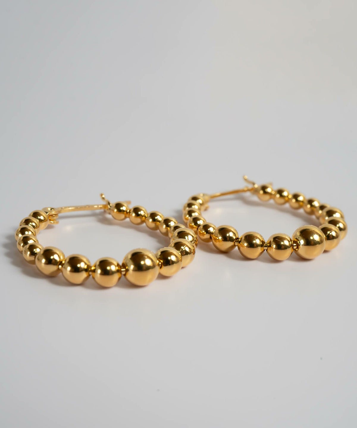 レディース ピアス フープピアス 【SPHELLA スフェラ】 金属アレルギー 対応 丸 ラウンド ピアス ボール シンプル シルバー925 大ぶり 18k ゴールド仕上げ Silver925 ボールフープピアス 両耳用 カジュアル おしゃれ