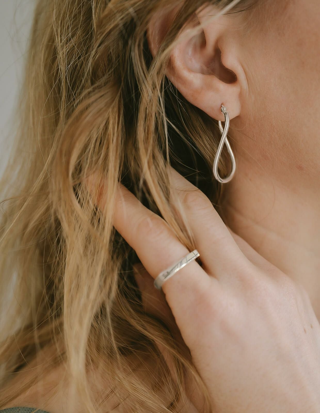 Awry Oval Hoop Pierce MIMILO -ミミーロ- | Ops.(オプス)公式ストア
