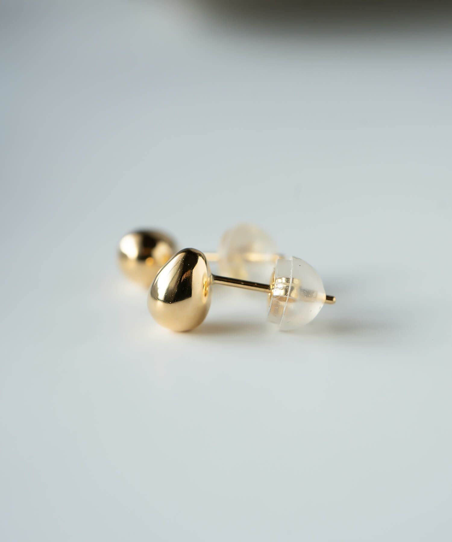 K18 Tiny Studs Earrings MOLLICA GRAND -モリカ グラン- | Ops