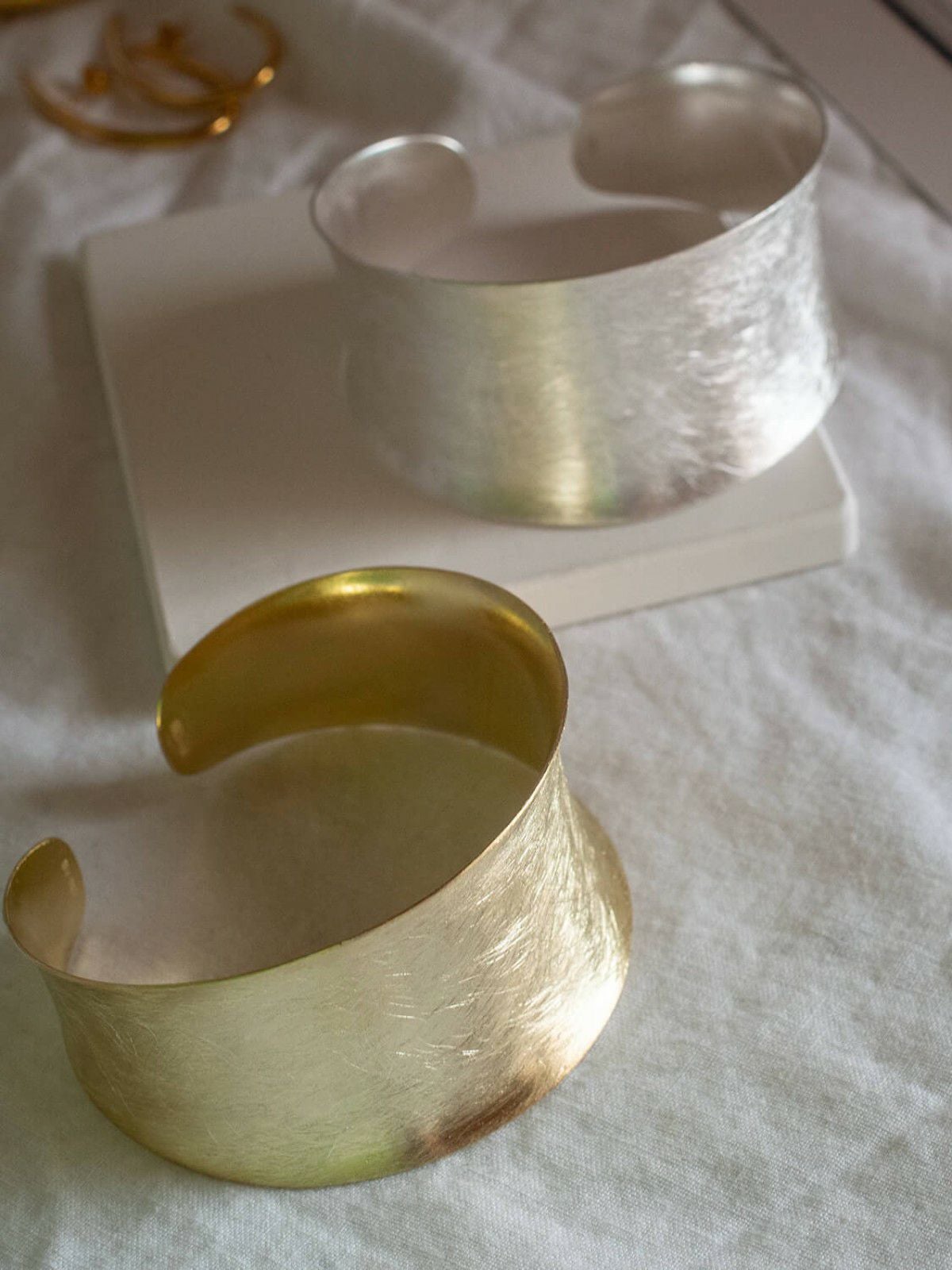 Silver925 Wide Concave Cuff FONTE -フォンテ- | Ops.(オプス)公式ストア