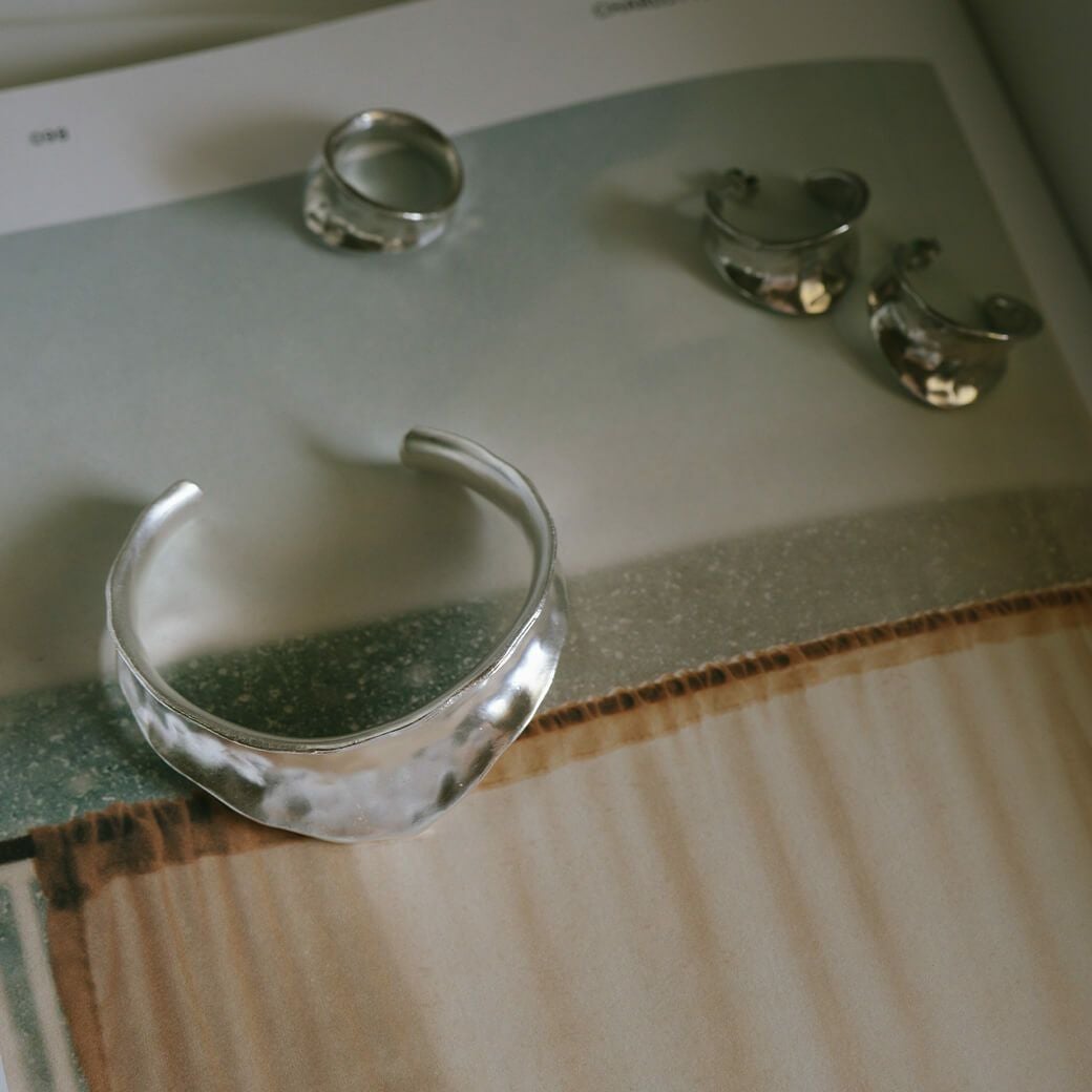 Silver925 Hammered Bangle ERZGE -エルツ- | Ops.(オプス)公式ストア