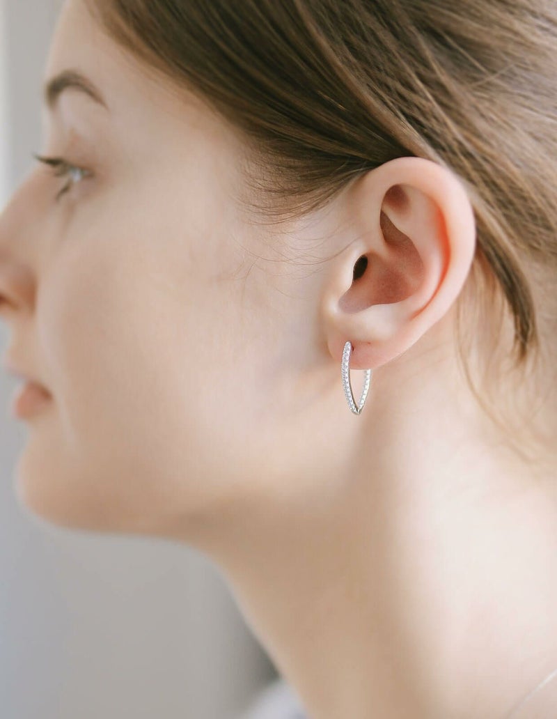 金属アレルギー対応シルバー925ピアスジルコニアフープ【kyklos-wegキクロス・ウェッジ】パヴェピアスフープピアス18kシルバーゴールドk18小ぶりピアスSilver92518金ニッケルフリーV字シャープピアスシンプルレディースキラキラ