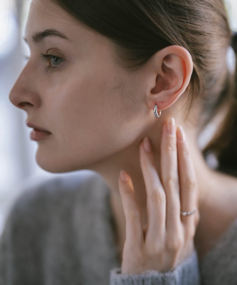 金属アレルギー対応ピアスフープ小さめ【kyklos-waveキクロス・ウェーブ】幾何学ウェーブピアス18k仕上げフープ中折れ式シルバー925フープピアスシルバーゴールドk18小ぶりピアス18金六角ニッケルフリーシンプルピアスレディース