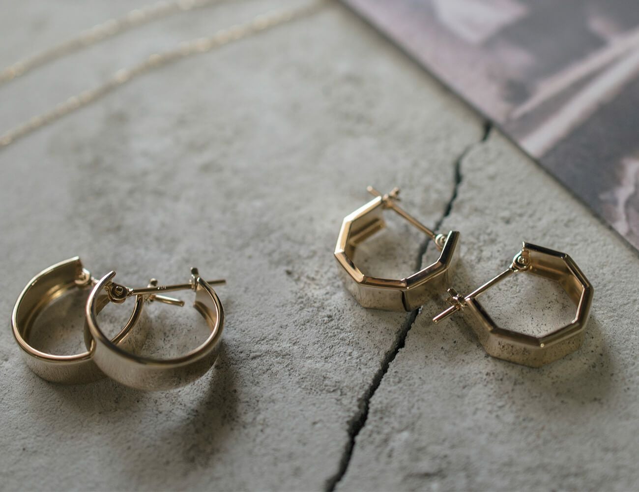 K18 Huggie Hoop Earrings SOLUA -ソルア- | Ops.(オプス)公式ストア