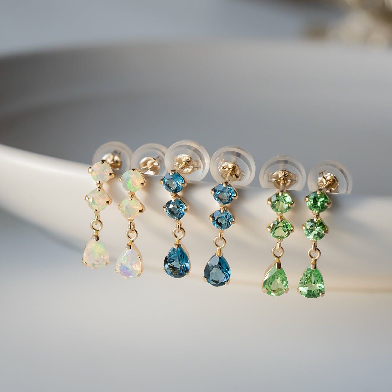 3連 ピアス 揺れる 天然石 金属アレルギー対応 【tresor-trois-pe 3連 ピアス 揺れる 天然石 金属アレルギー対応 【tresor-trois-pe