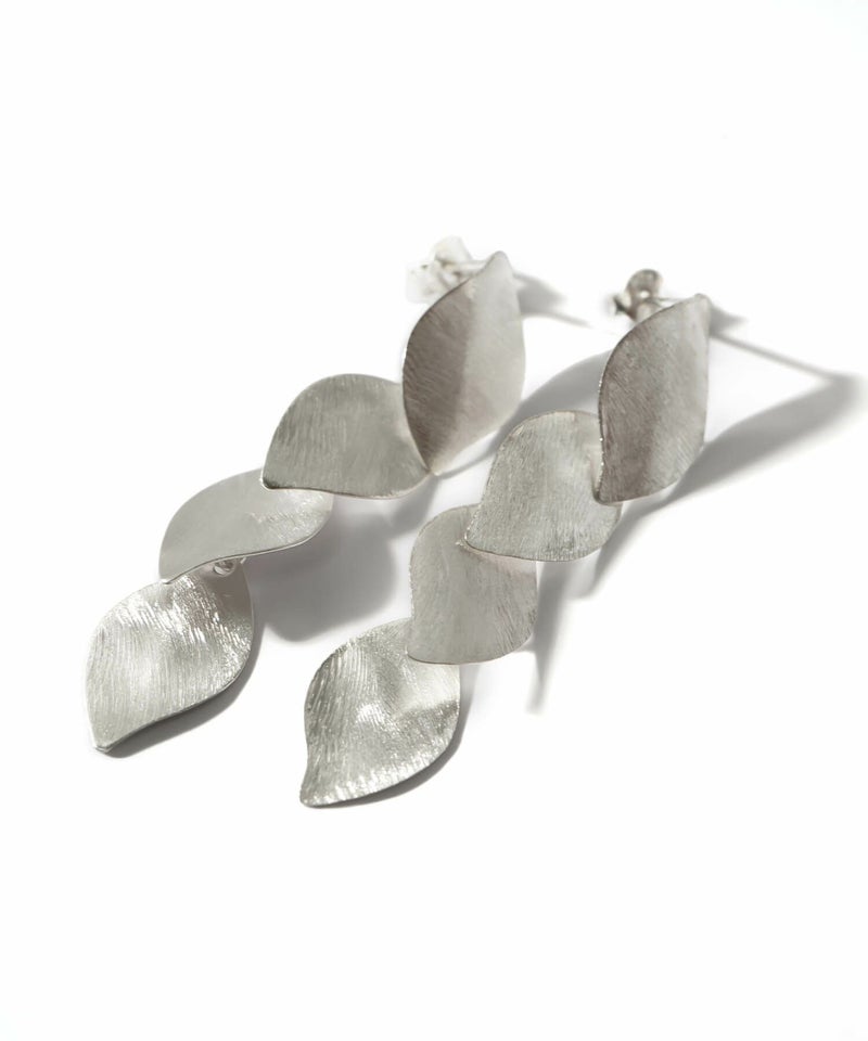 ピアス金属アレルギー対応【mielikki-lehtia-peミエリッキ・レフティア】軽い大ぶりピアスシルバーシルバー925キャッチ18K仕上げピアス揺れるかわいいゴールド大ぶりk18大きめピアス18金ニッケルフリー40代レディースファッション春