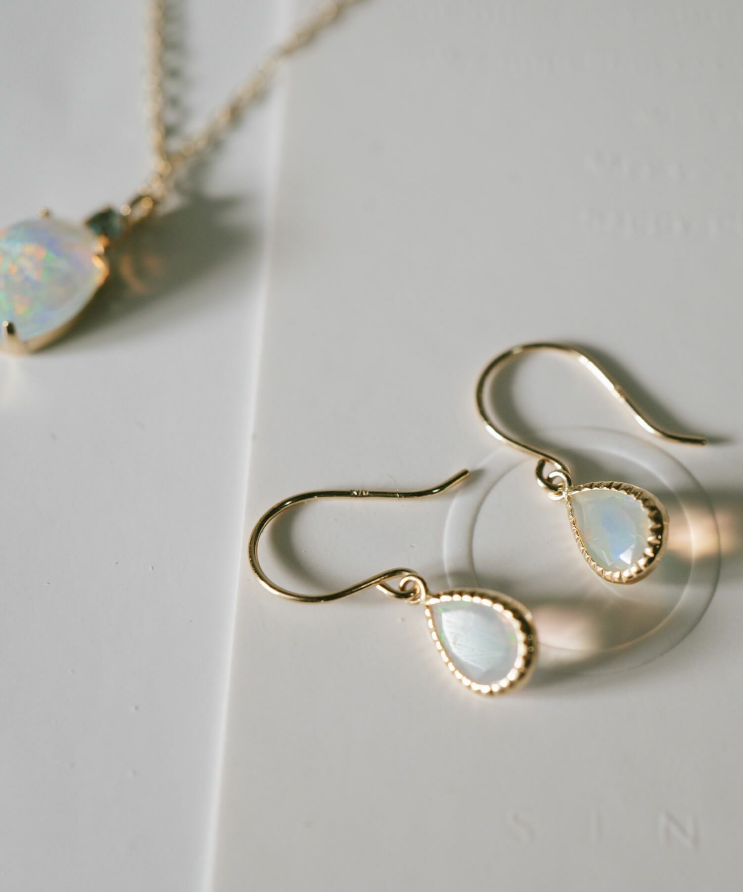 ピアス 揺れる かわいい 天然石 金属アレルギー 対応 【terra-solze-pe
