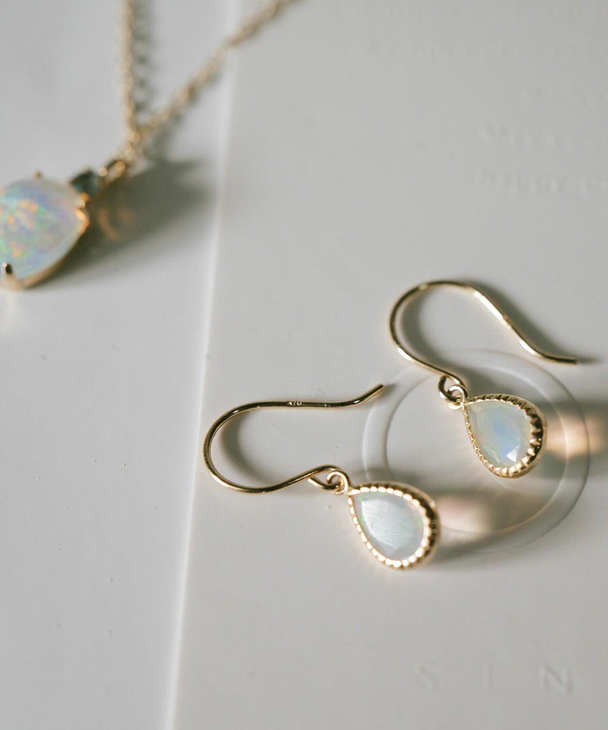 ピアス揺れるかわいい天然石金属アレルギー対応【terra-solze-peテラ・ソルゼ】ピアス10K10金k10ホワイトトパーズオパール小さめピアス小ぶり大人おしゃれピアスシンプル小さい誕生石エレガント石パワーストーンお守り繊細