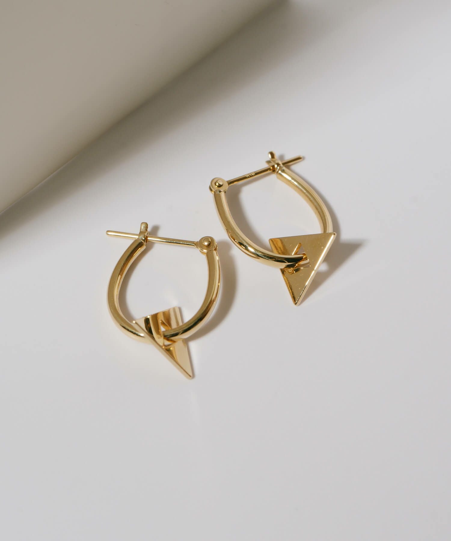 18k ピアス フープ シンプル 【fefy-pe フェフィ】 トライアングル