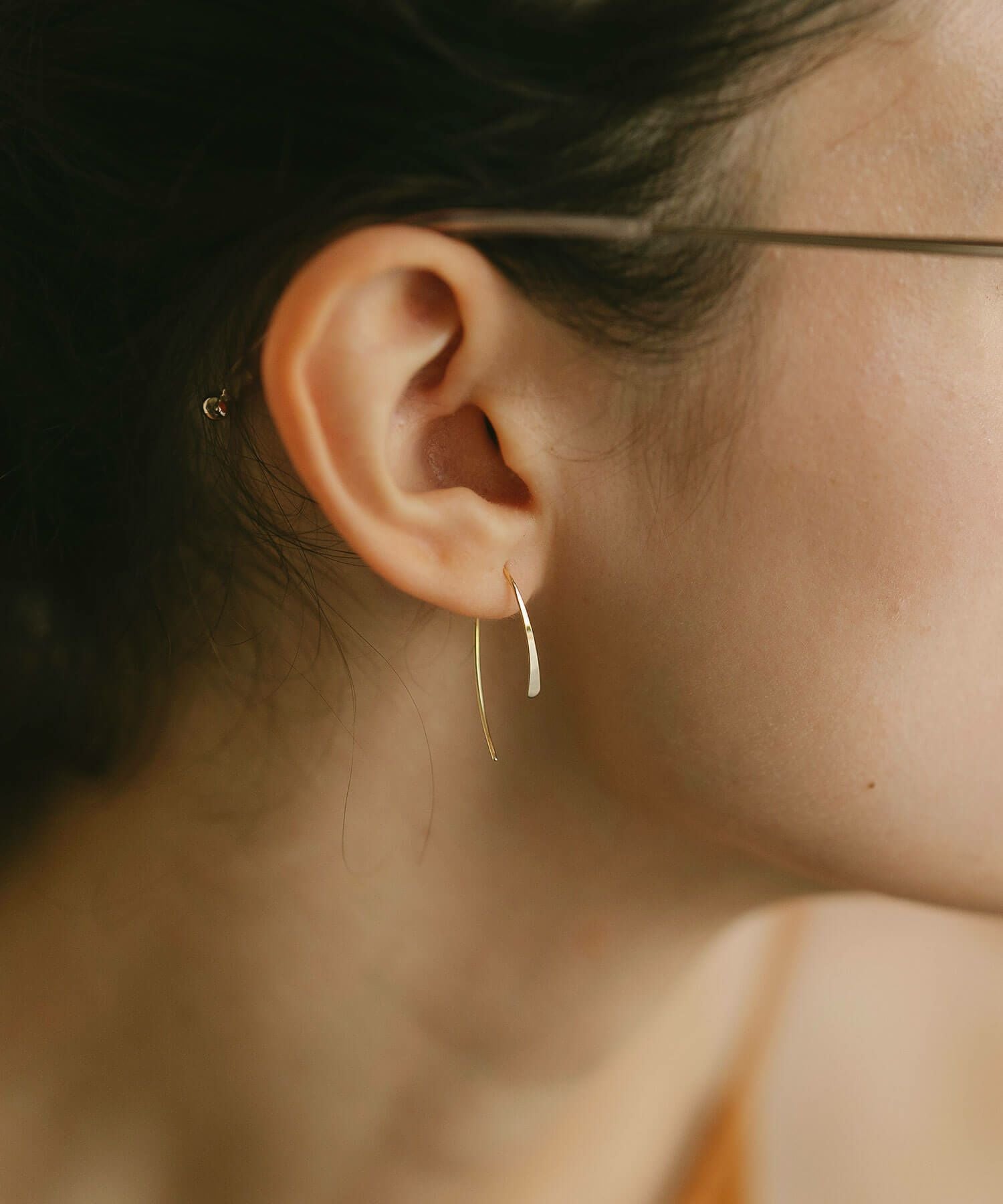 18k ピアス フープ 揺れる プラチナ 【 gouccia-middle ゴーチャ