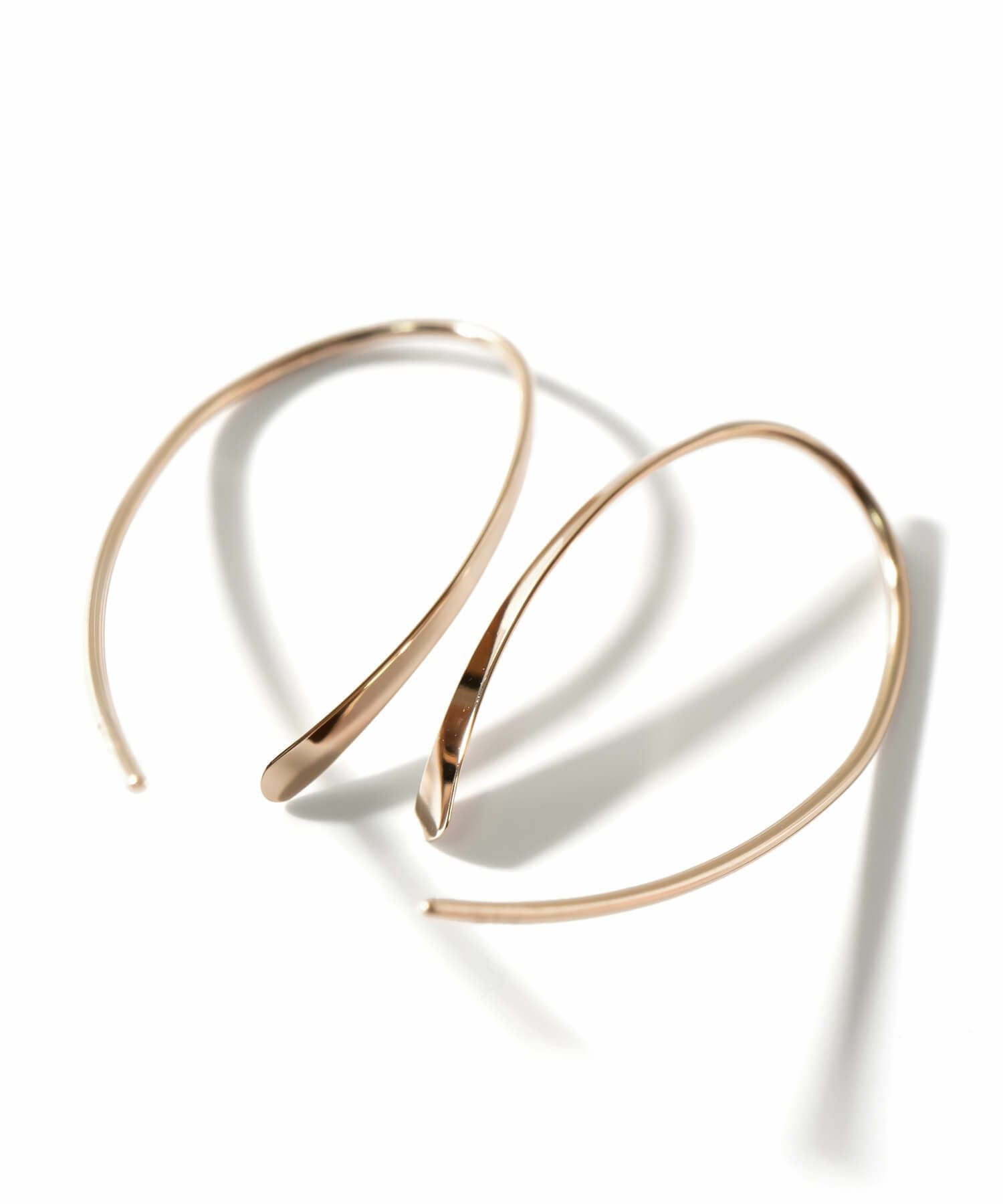 18k ピアス フープ 揺れる プラチナ 【 gouccia-middle ゴーチャ