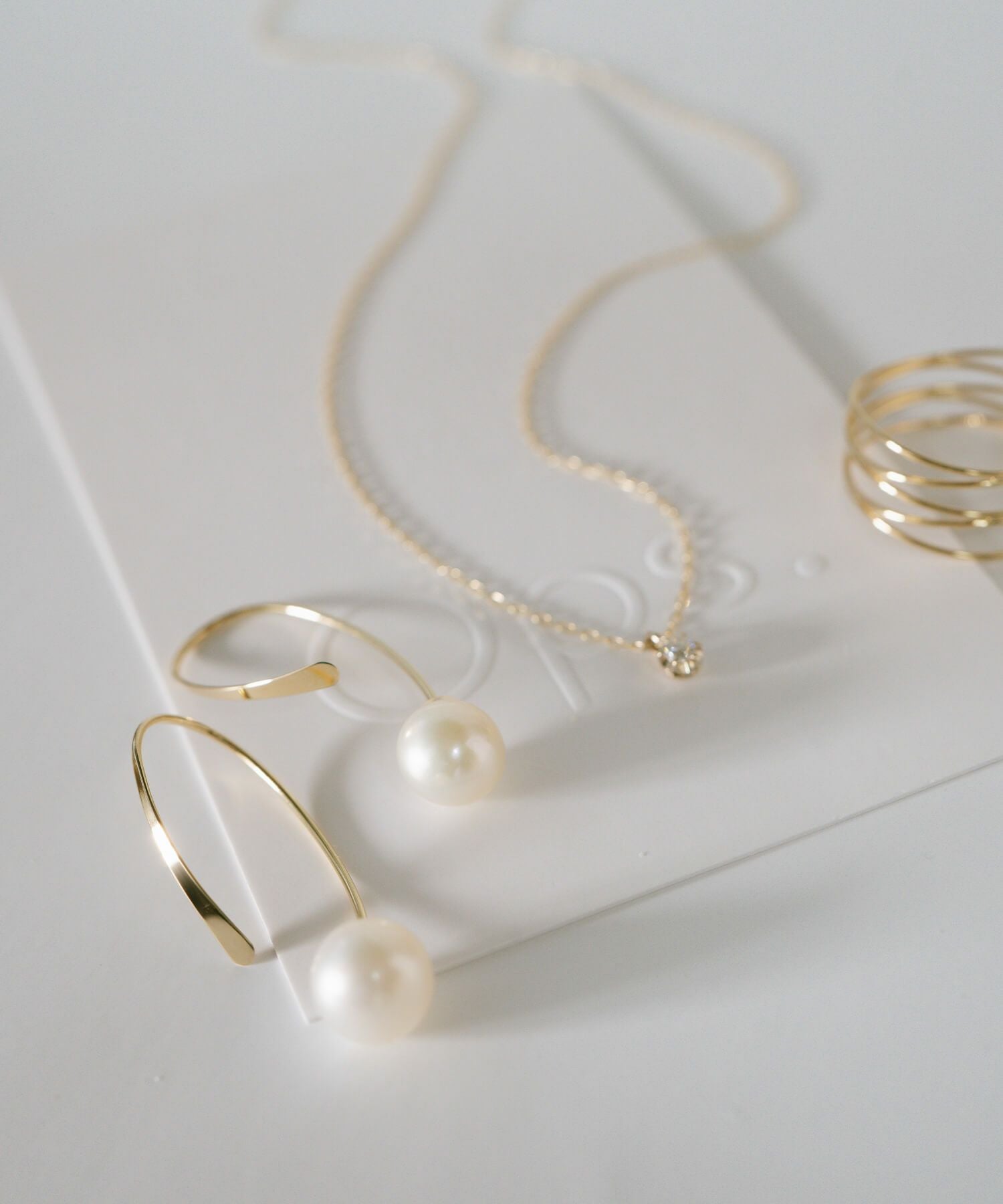 18k ピアス フープ 揺れる プラチナ 【 gouccia-middle ゴーチャ