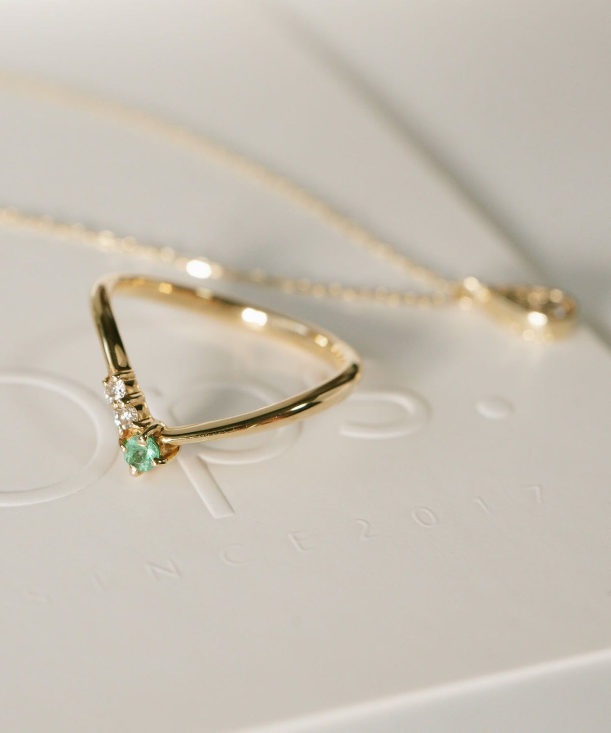 リング天然石カラーストーン指輪k10華奢【terra-kladiaテラ・クラディア】Vシェイプゴールド10kエメラルドルビーリング重ねづけ金属アレルギー対応誕生石リングパワーストーンお守り指輪レディースおしゃれプレゼント女性誕生日30代40代50代