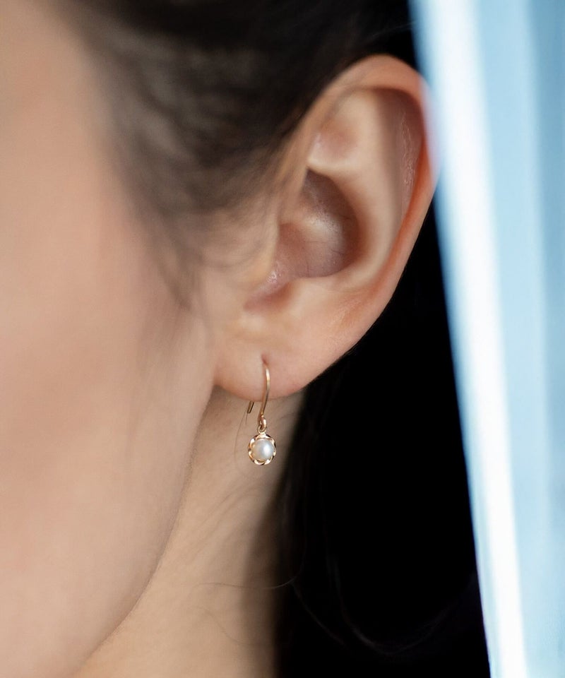 パールピアス一粒ぶら下がり小さいフープ【perle-bb-peペルル・べべ】淡水パール揺れるパールピアス金属アレルギー対応10金パールピアスK1010K真珠1粒誕生日プレゼント女性かわいい20代30代40代50代母親60代70代義母ピアス揺れるタイプ