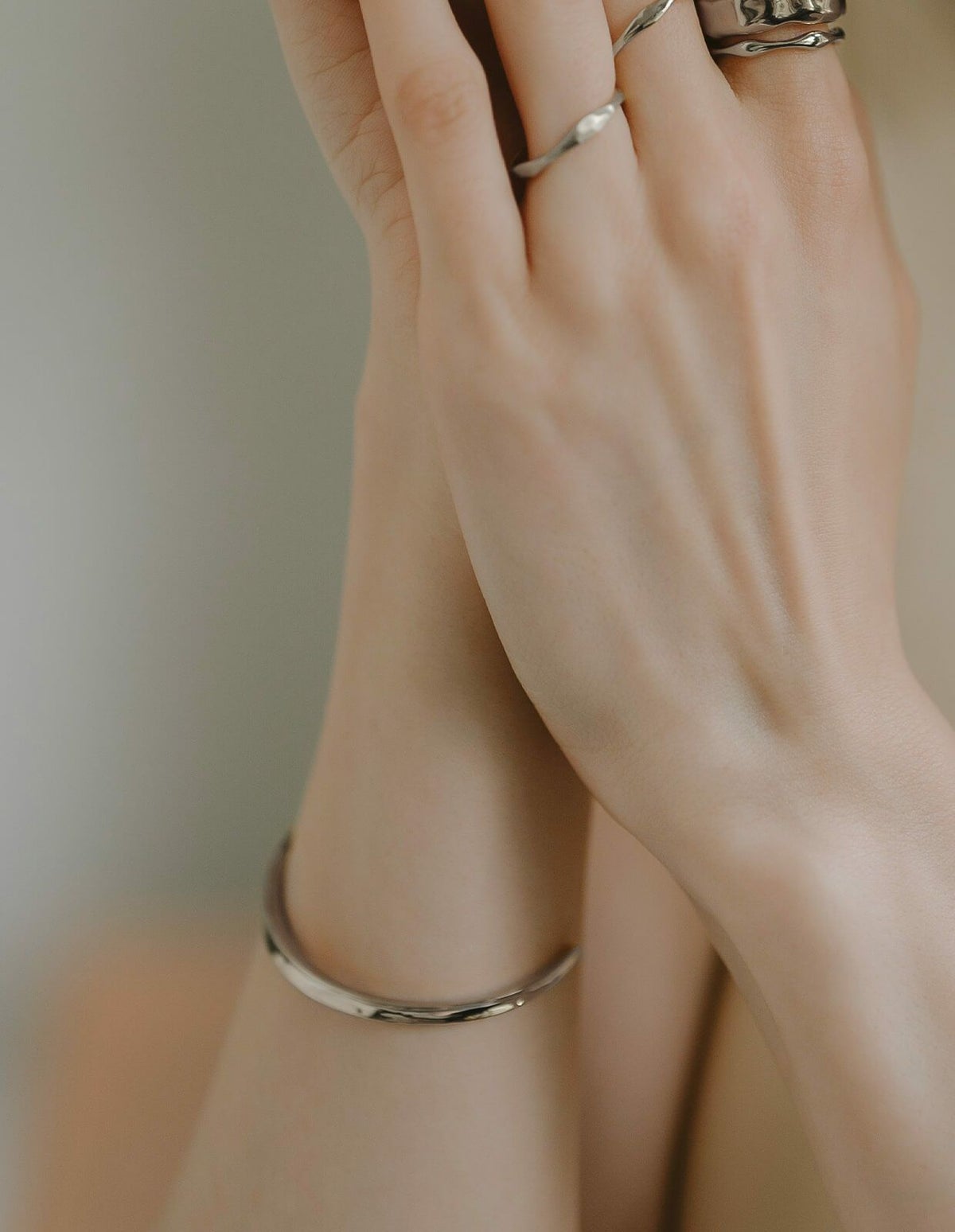 バングルレディースシルバーゴールド【RUKKIUルッキウ】華奢バングル細め細いオープンC型シルバー92518金仕上げ18kk18金属アレルギー対応バングルシンプルカジュアル腕時計スキンジュエリー