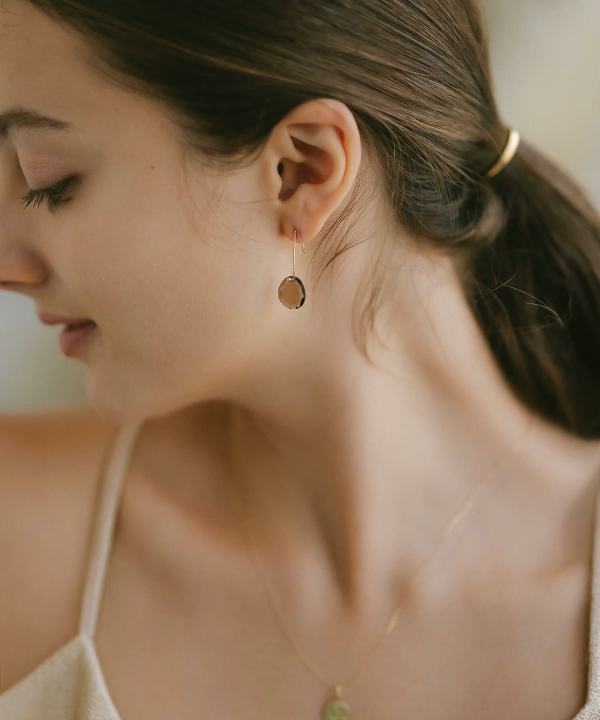 天然石ゴールドピアス10K金属アレルギー対応【lachtara-fyra-peラフターラ・フィーラ】スモーキークォーツブラウン多面カット10金k10ゴールド大きめピアス小ぶり大人おしゃれピアスシンプル大ぶり誕生石エレガント石パワーストーンお守り