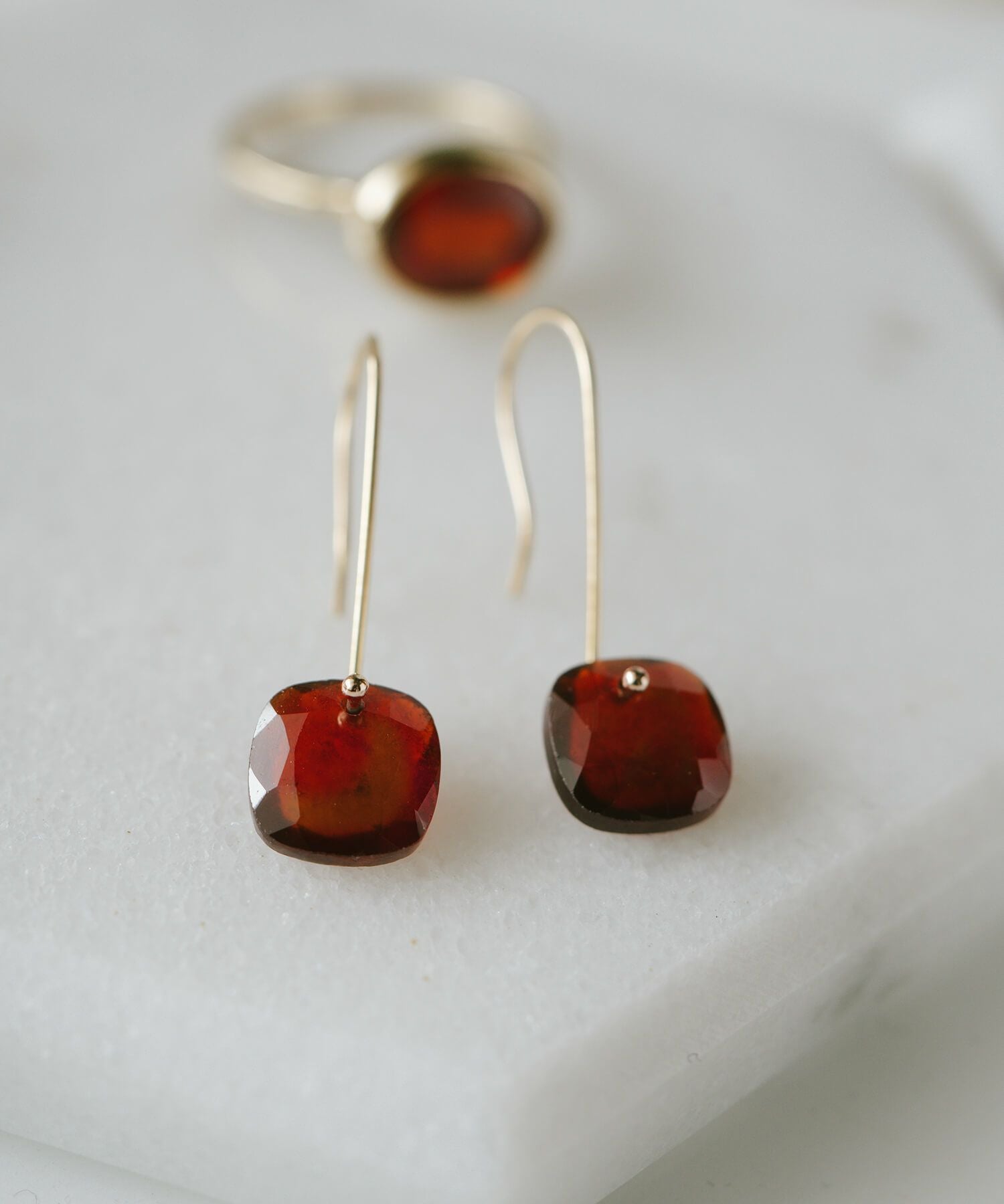18K ゴールドピアス 赤い天然石付き 天然石 ゴールド ピアス 10K 【lachtara-fem-pe ラフターラ・フェム