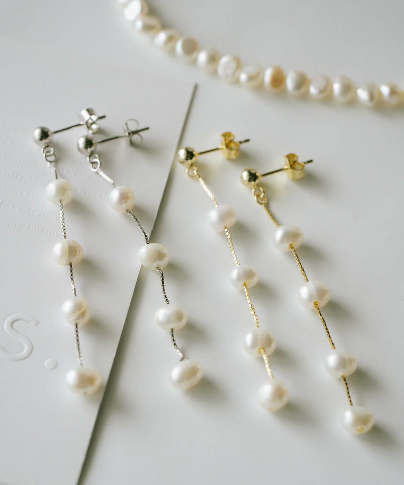 4連パール真珠ピアス揺れるかわいい【afrizo-treアフリジオ・トレ】ピアスアレルギー対応おしゃれピアス18k仕上げ真珠ピアス普段使いシルバーゴールドピアスニッケルフリーシンプルピアスブランド20代30代40代50代大人プレゼント女性誕生日