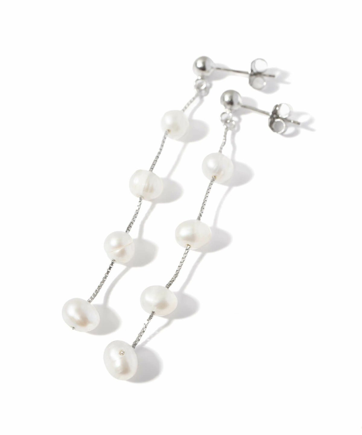 4連パール真珠ピアス揺れるかわいい【afrizo-treアフリジオ・トレ】ピアスアレルギー対応おしゃれピアス18k仕上げ真珠ピアス普段使いシルバーゴールドピアスニッケルフリーシンプルピアスブランド20代30代40代50代大人プレゼント女性誕生日