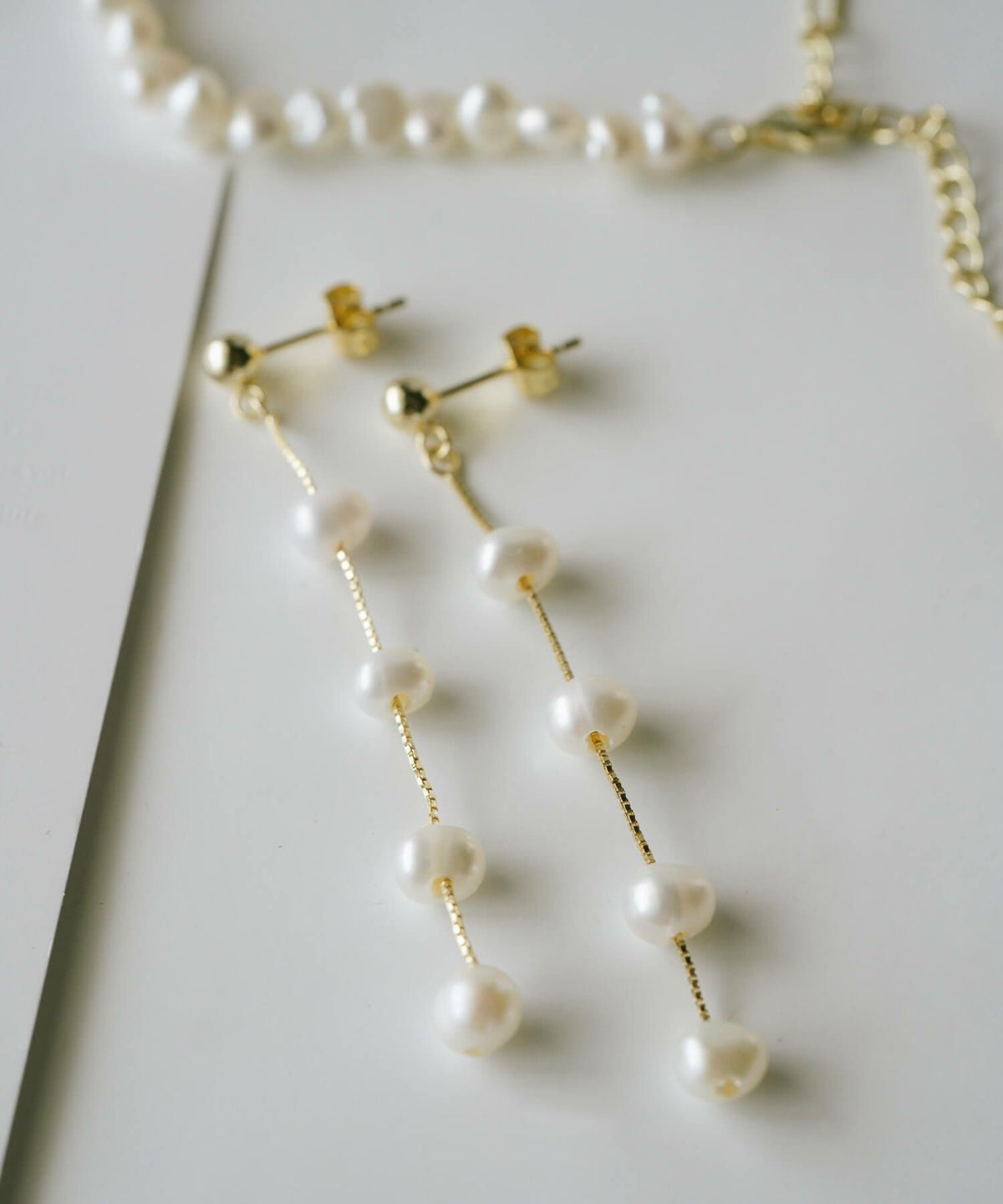 4連パール真珠ピアス揺れるかわいい【afrizo-treアフリジオ・トレ】ピアスアレルギー対応おしゃれピアス18k仕上げ真珠ピアス普段使いシルバーゴールドピアスニッケルフリーシンプルピアスブランド20代30代40代50代大人プレゼント女性誕生日