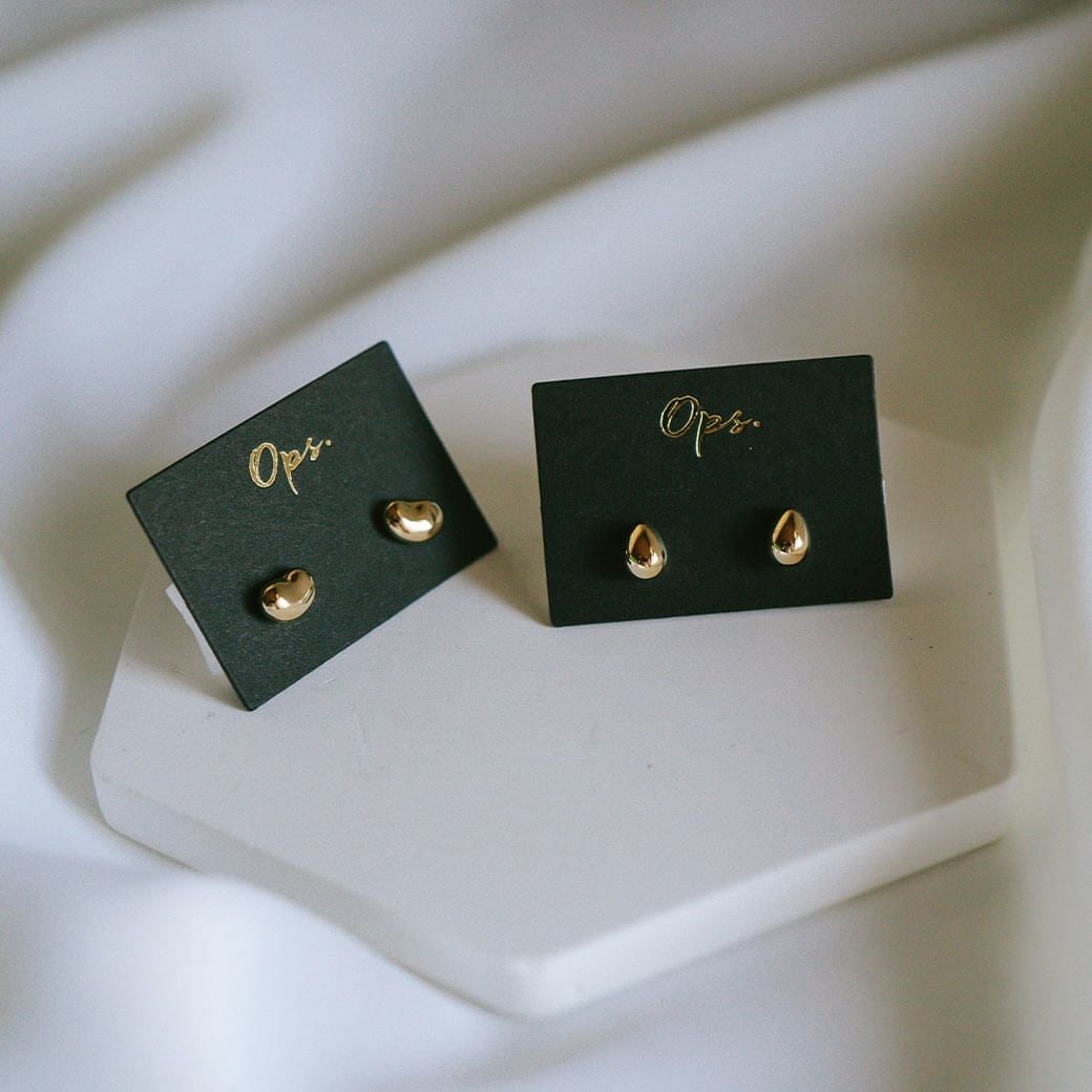 K18 Tiny Studs Earrings MOLLICA GRAND -モリカ グラン- | Ops