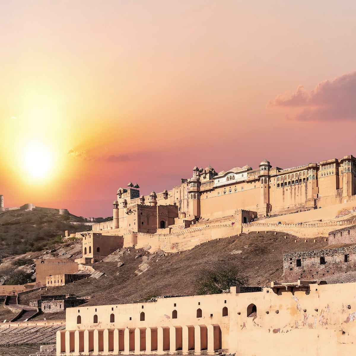 人差し指にぴったりのシンプルでエレガントな指輪。