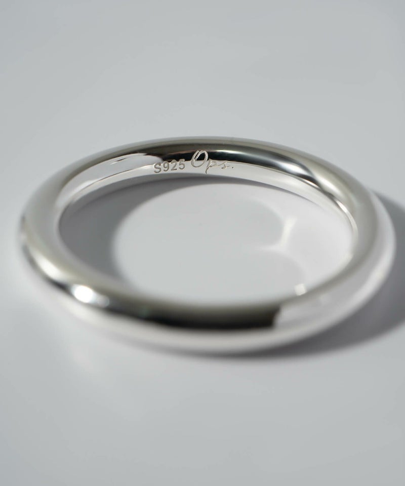 シルバー925素材の3mmラウンドリング、ミニマルで上品なジュエリーデザイン
