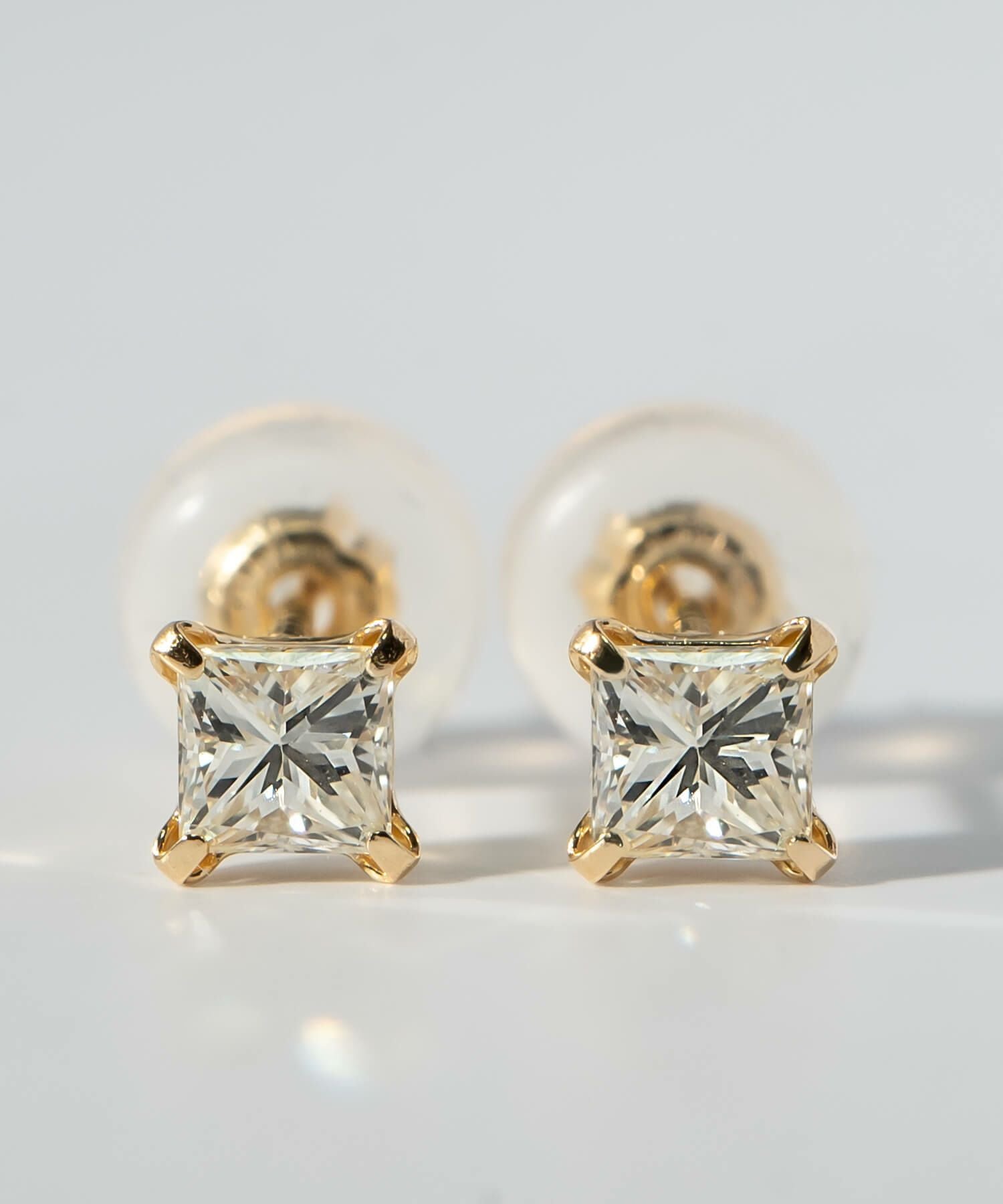 18K ダイヤモンド ピアス 一粒 プリンセスカット 【asteri-lumea
