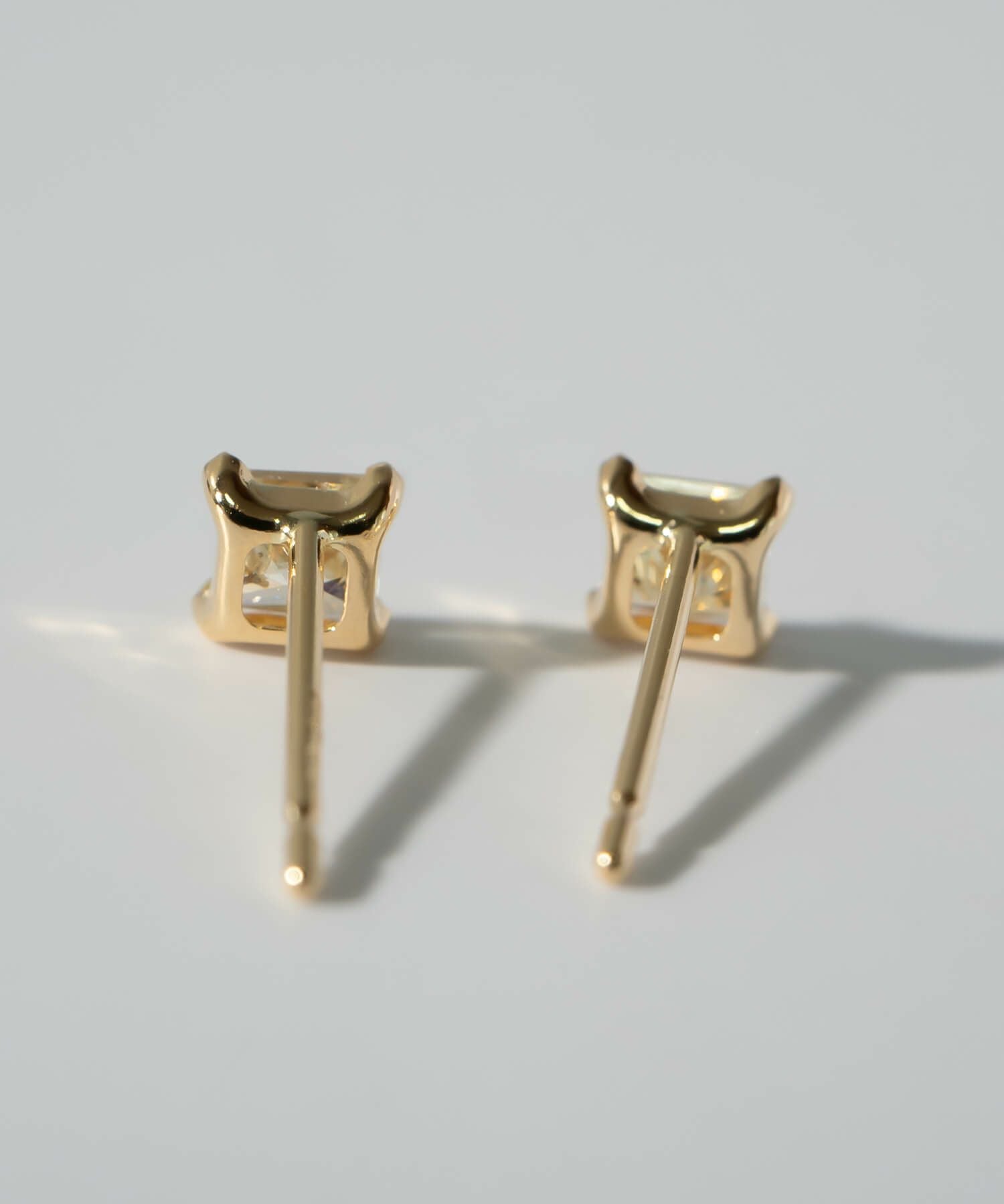 18K ダイヤモンド ピアス 一粒 プリンセスカット 【asteri-lumea