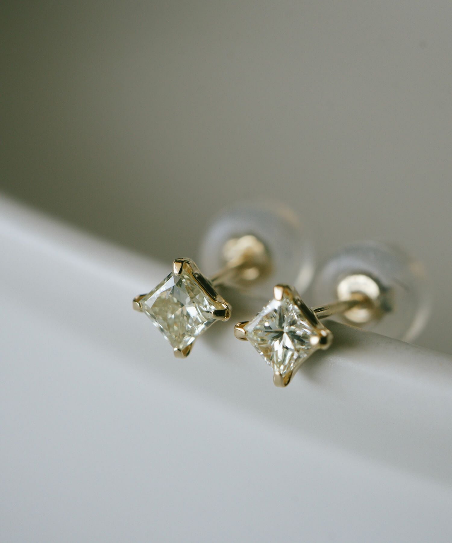 18K ダイヤモンド ピアス 一粒 プリンセスカット 【asteri-lumea