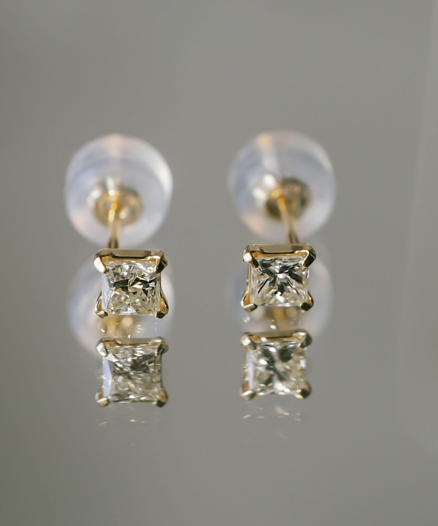 18K ダイヤモンド ピアス 一粒 プリンセスカット 【asteri-lumea