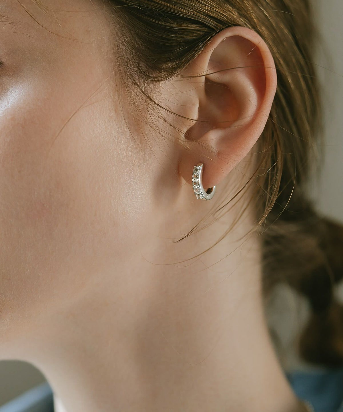 フープピアス 大ぶり 大きめ シルバー 925 フープ ピアス ホワイトトパーズ 【elveria エルベリア】 天然石 ピアス 金属アレルギー キラキラ クリスタルパヴェ 両耳用 ラインストーン 人気 大人 可愛い おしゃれ