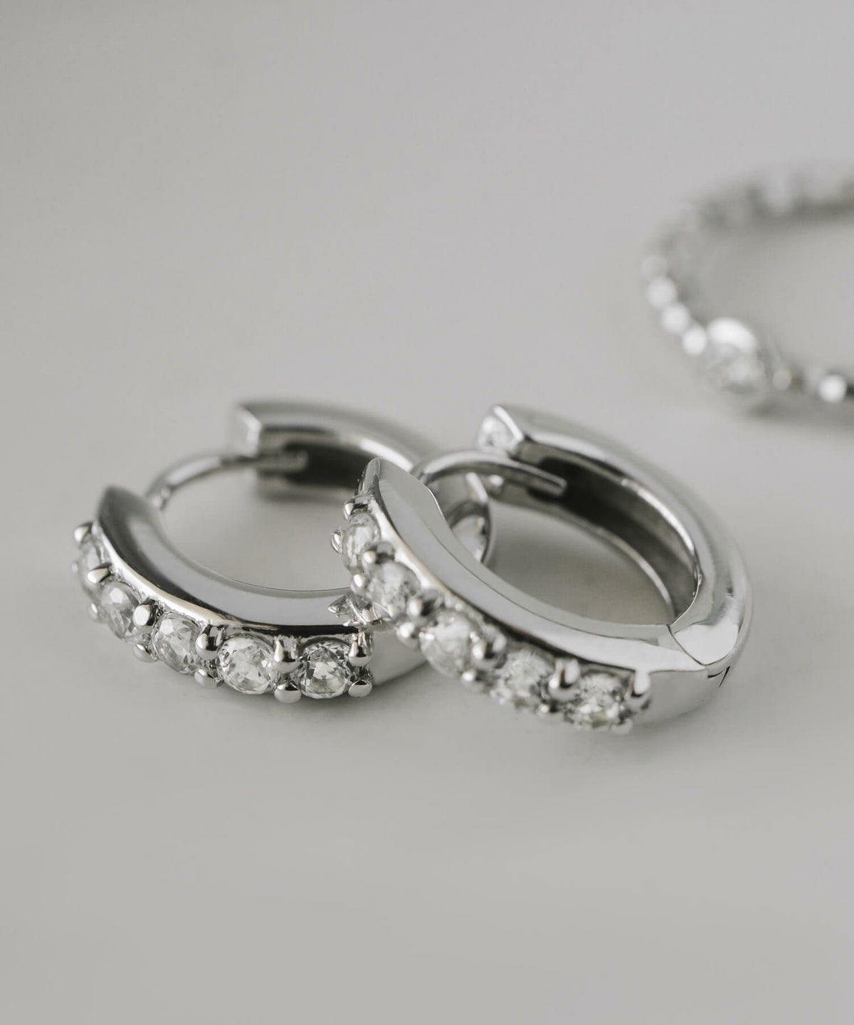 フープピアス 大ぶり 大きめ シルバー 925 フープ ピアス ホワイトトパーズ 【elveria エルベリア】 天然石 ピアス 金属アレルギー キラキラ クリスタルパヴェ 両耳用 ラインストーン 人気 大人 可愛い おしゃれ