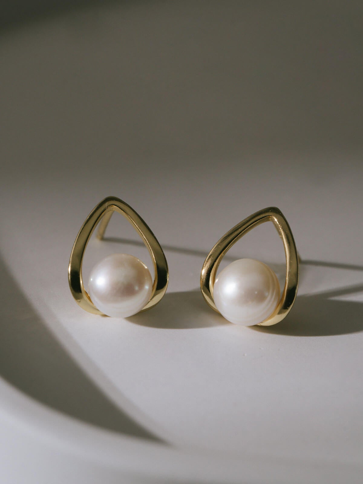 パール ピアス 一粒 ドロップ ぶら下がり シルバー925 金属アレルギー対応 フープ 【arne アルネ】 ドロップピアス 18k 仕上げ ピアス 真珠 普段 使い シルバー ゴールド ニッケルフリー シンプル ギフト プレゼント 女性 誕生日 クリスマス バレンタイン